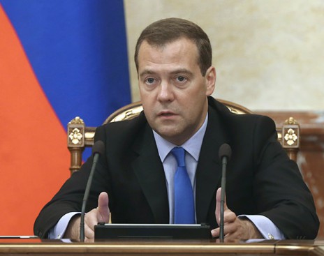 Медведев пригрозил ответить «без ограничений»