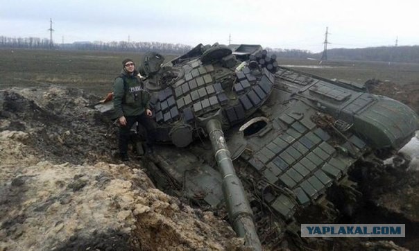 Под Новосибирском в грязи застрял танк