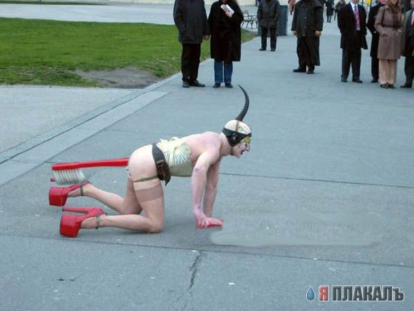 Фотожаба: человек-щетка