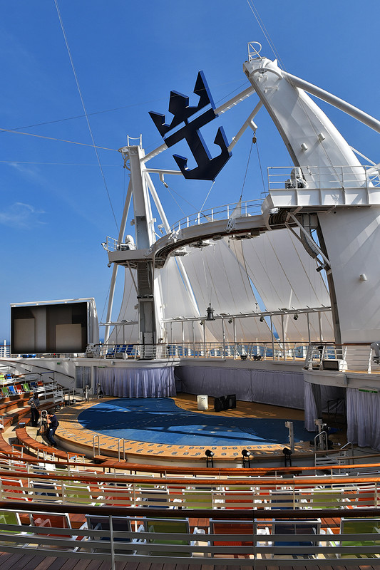 О новом городе развлечений на воде: инаугурационный круиз на гиганте Harmony of the Seas