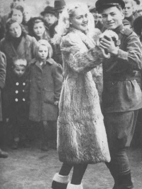 История в фотографиях