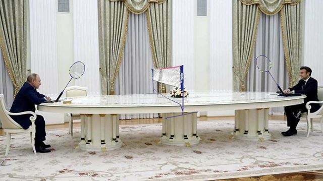Предлагаю пофотошопить встречу Путина и Макрона