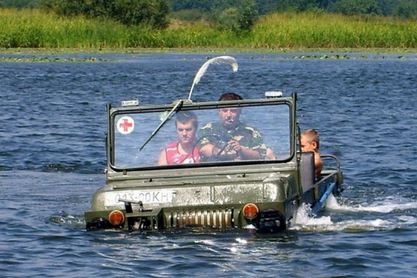 Хороший такой джип!