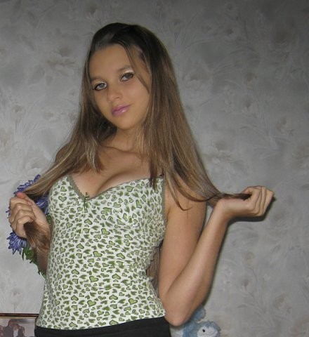 Глаза их словно нежный яд, ещё сильнее нас манят