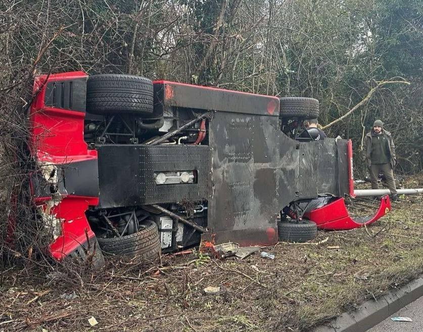 Работник автосервиса вдребезги разбил коллекционный Ferrari F40 во время тест-драйва после обслуживания