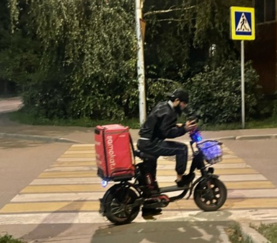 Отвлекитесь на минуту и посмотрите, как полиция гоняется за нарушителем на электровелосипеде в Петербурге