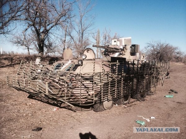 Укрорешетки не спасают укроБТРы