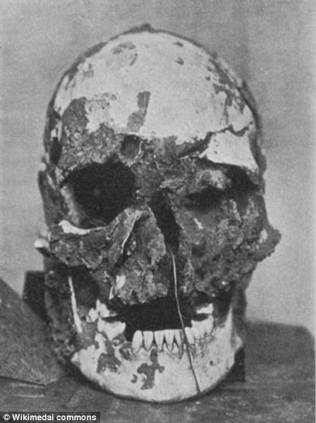 Один из первых жителей Британии имел темную кожу и голубые глаза. Мумии и скелеты. 21.