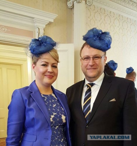 Королева-мать в недоумении.   Для русских - ничего нового.