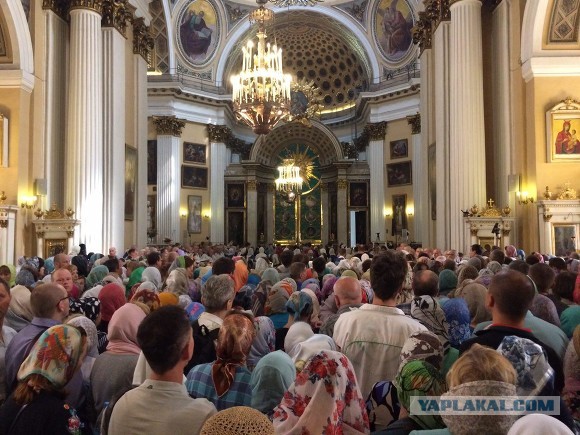 Санкт-Петербургская епархия РПЦ не намерена закрывать храмы несмотря на требование властей