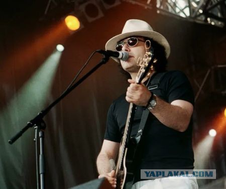 А у Тани на флэту был старинный патефон