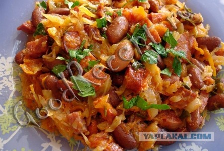 Капуста тушеная со свиными ребрышками в духовке