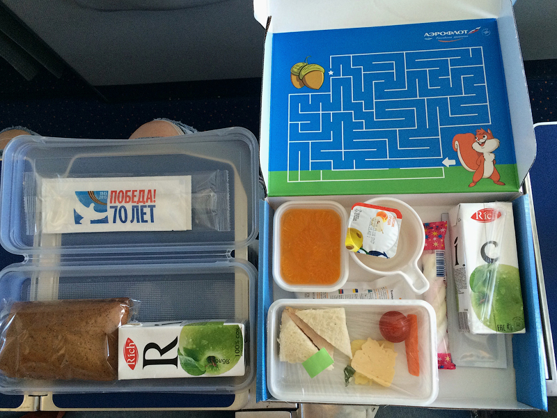 Питание аэрофлот что входит. Детское спецпитание Аэрофлот. Детское меню спецпитание Аэрофлот. Детский набор Аэрофлот питание. Набор еды в самолете.