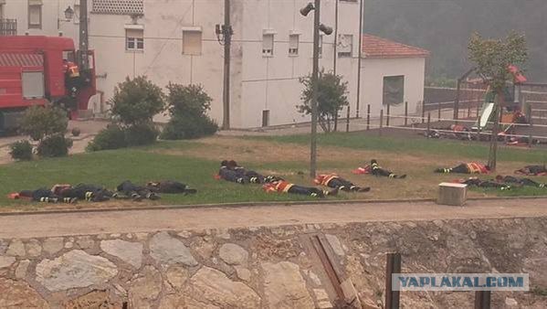 Черногорские пожарные после сражения с огнём всю ночь
