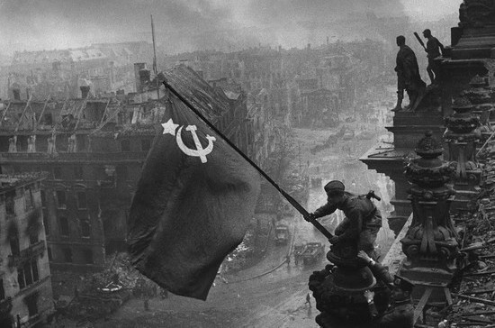С Днем взятия Берлина!