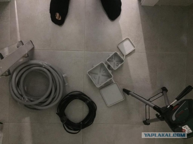 Как я потолок натягивал