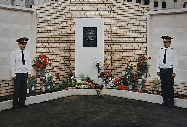 25 лет назад в России в страшном пожаре заживо сгорели 57 сотрудников МВД. Почему виновных не смогли найти?