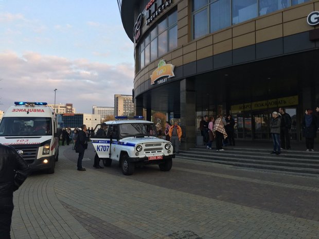 В Минске неизвестный с бензопилой и топором напал на покупателей торгового центра