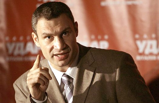 В районе метро "Харьковская" в Киеве упал вертолет и прогремел взрыв
