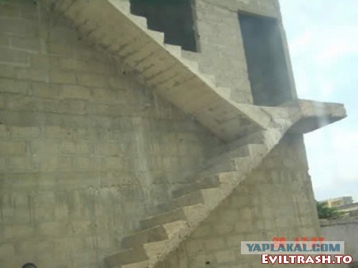 Самая ненужная лестница в мире