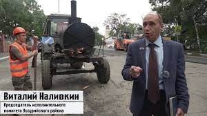 Арнольду Шварценеггеру, как любителю покататься на велике, пришлось заняться ямочным ремонтом