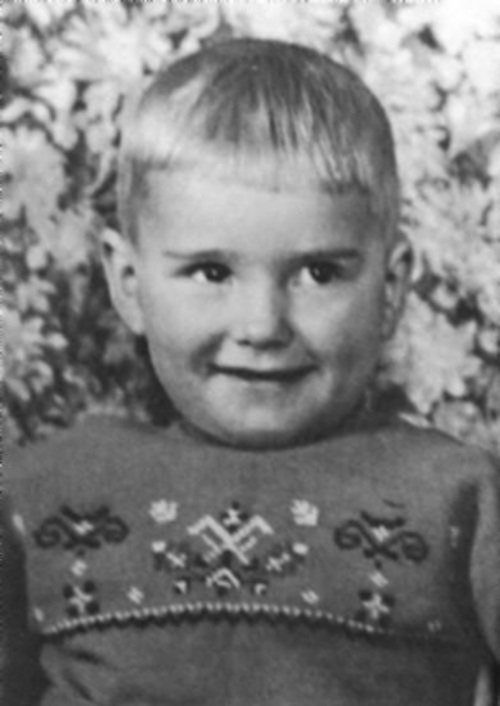 Небольшая фотоподборка известных личностей в детстве и юности