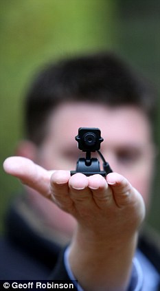 Собачник! А ты убрал какашки?!