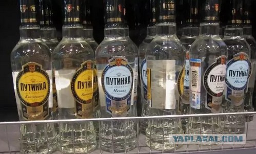 Человек с автоматом на крыше ТРЦ в Тюмени (предположительно)