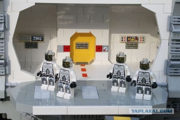 Космический корабль из Lego