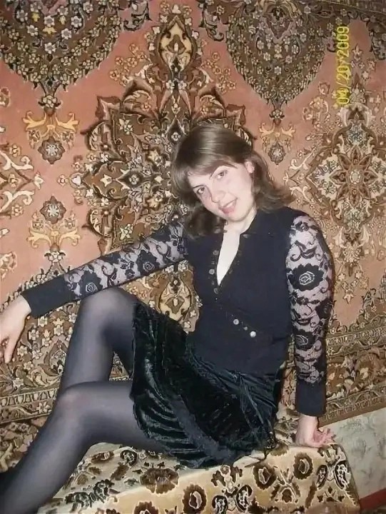 И хоть не юные уже, они ещё романтики в душе