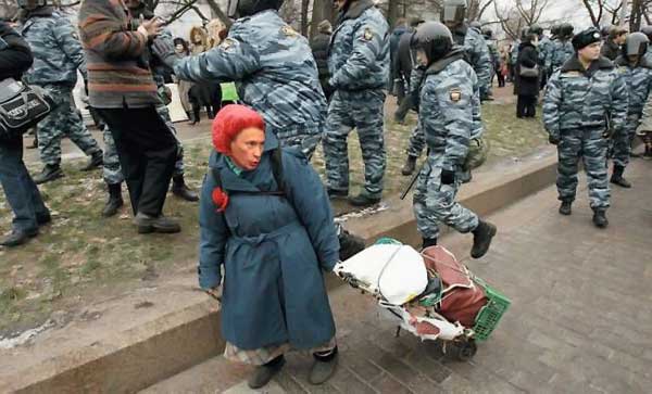 Фотожаба: Бесстрашная бабушка