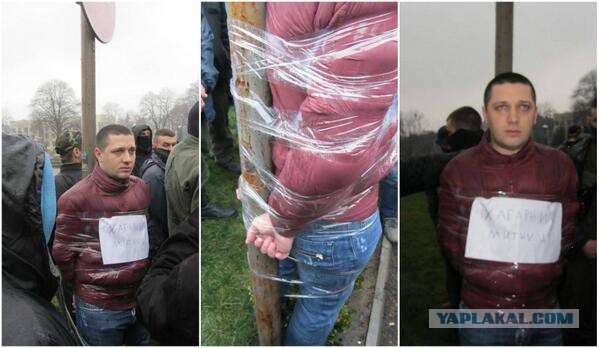 В Харькове вора, которого отпустила полиция, поймали местные жители и привязали к дереву с табличкой
