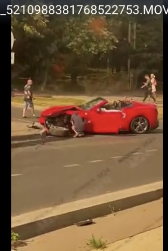 Очень дорогая авария на Симферопольском шоссе - столкнулись Lexus и Ferrari