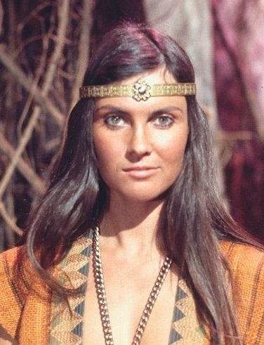 20 самых сексапильно одетых киногероинь