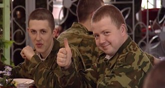 Бронетранспортеры с российскими флагами