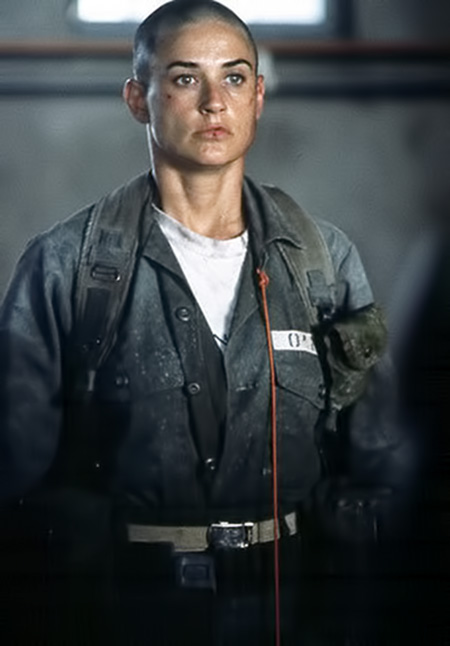 Кот и макраме ждут меня