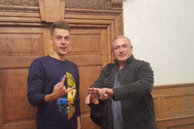 Юрий Дудь перечислил деньги от премии «Профессия – журналист» матерям жертв теракта в Беслане