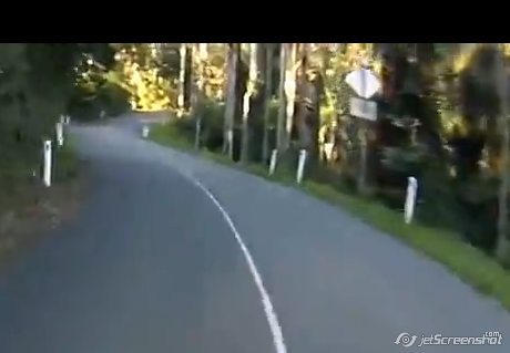 Мотоциклист ехал себе спокойно и вдруг неожиданно