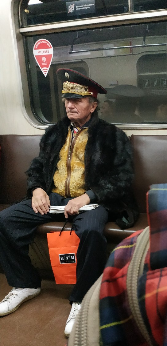 Модники из нашего метрополитена