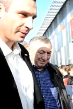 Кличко в Одессе тролит проплаченую массовку