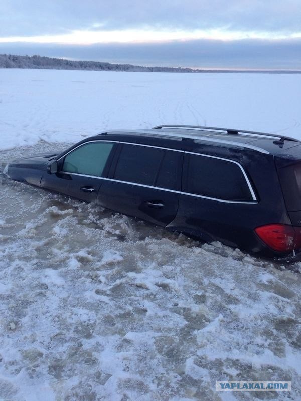 Как вытащить Land Cruiser, провалившийся под лед
