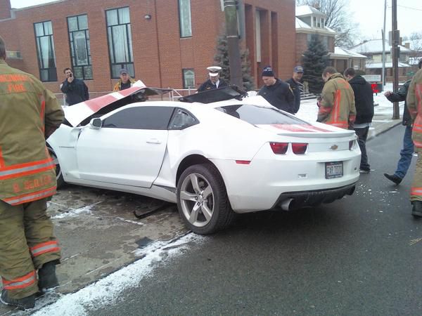 Camaro - в какашку, водила - в рубашке! (3 фото)