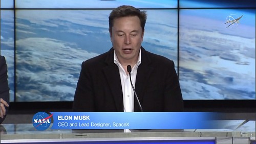 SpaceX запускает космический корабль Сrew Dragon