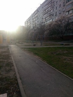 Давайте фото у кого какой вид из окна на оживленные улицы городов в настоящий момент