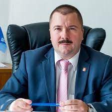 Очевидец снял на видео моменты общения московского единоросса Сергея Богданова и охранника коттеджного поселка