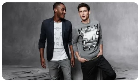 Сотрудники российских H&M и COS попрощались с покупателями