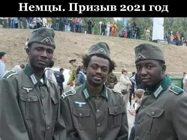 Шольц прилёг на землю, при звуках сирены