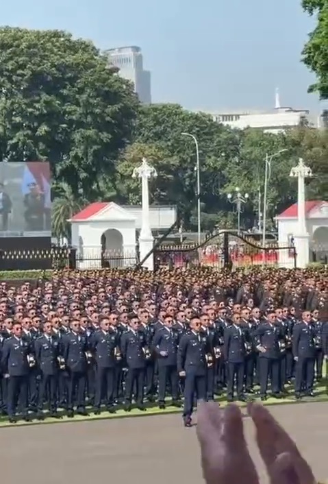 Устрашающий военный парад в Индонезии.