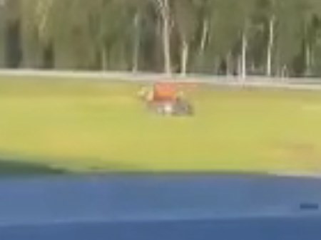 Кузов самосвала оторвало после удара о путепровод под Новосибирском