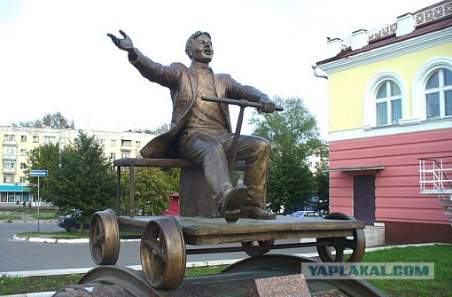 Жизнь в СССР -- "дворовая" и "блатная" культура